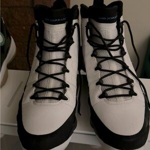 Retro 9 university Blue and White only worn once excellent condition size 15